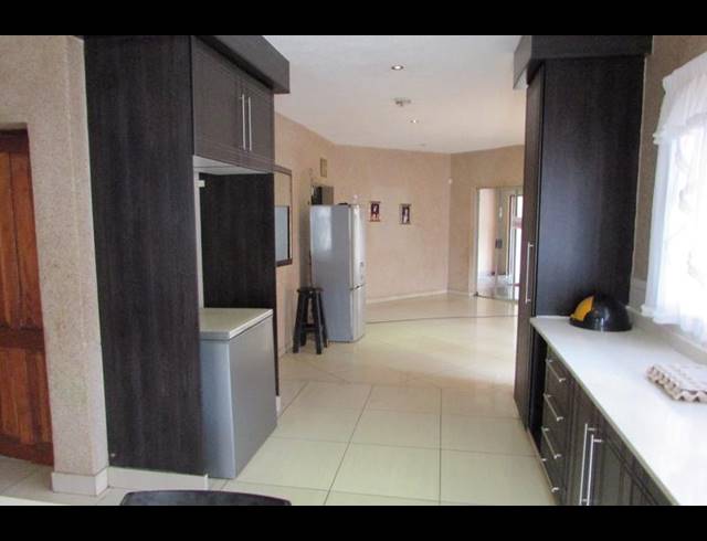 6 BEDROOM HOUSE FOR SALE IN WHITE RIVER EXT 18